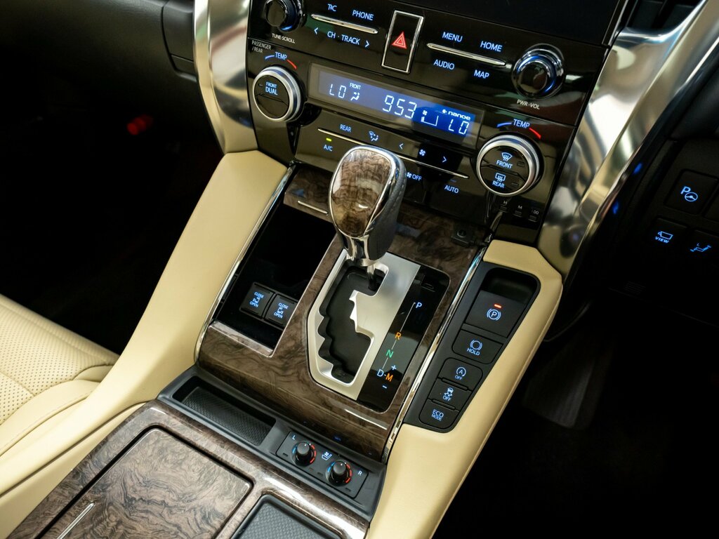 Toyota Alphard 2022 22 Gold #38