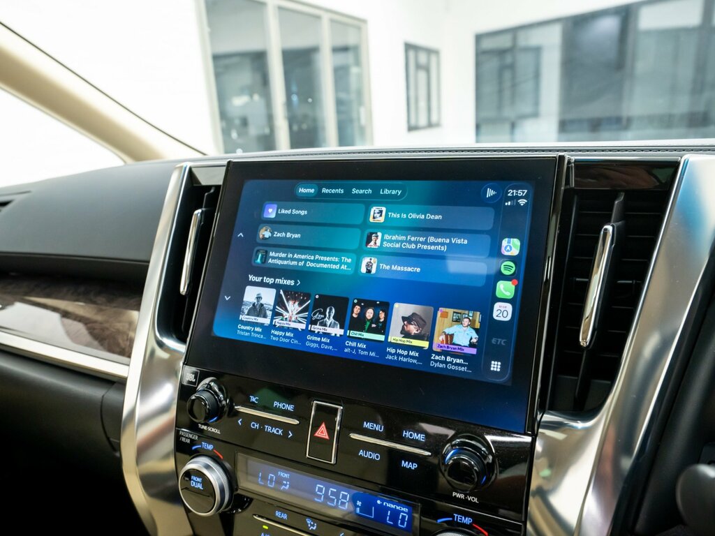 Toyota Alphard 2022 22 Gold #55