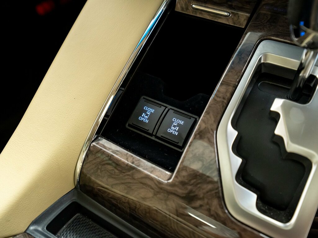 Toyota Alphard 2022 22 Gold #37