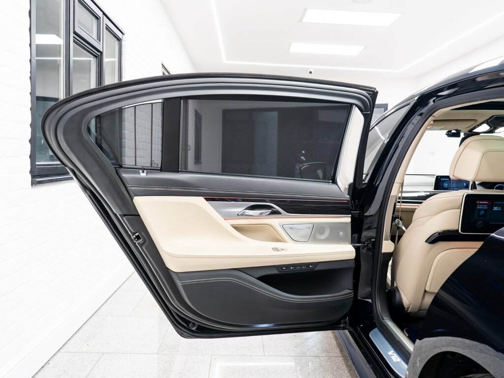 BMW 7 Series Saloon 2.0 Black #25