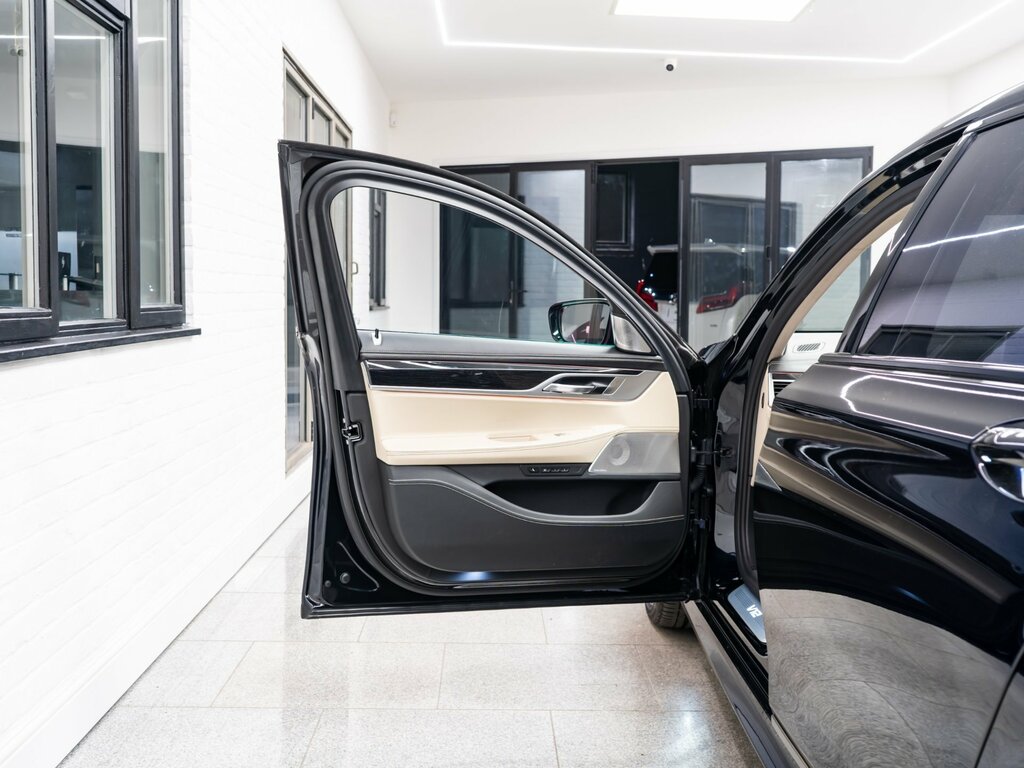 BMW 7 Series Saloon 2.0 Black #23