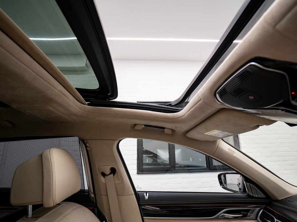 BMW 7 Series Saloon 2.0 Black #35