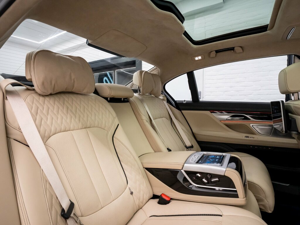 BMW 7 Series Saloon 2.0 Black #74