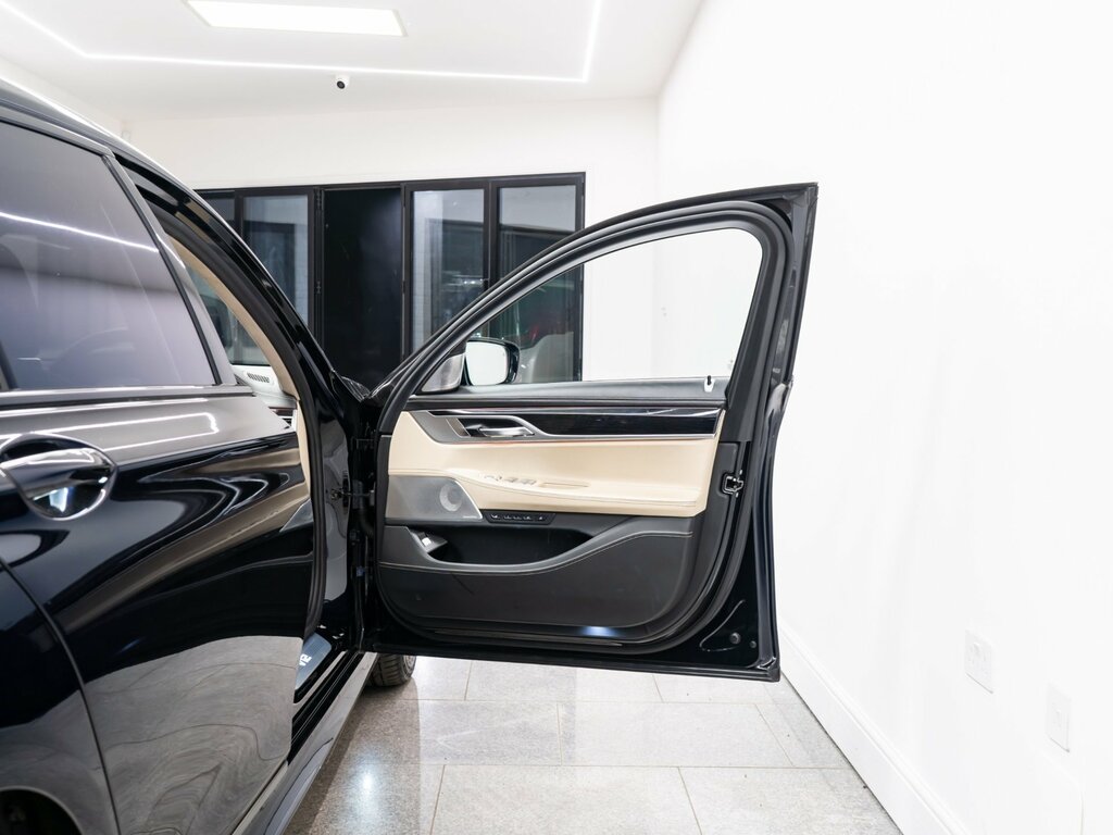 BMW 7 Series Saloon 2.0 Black #26