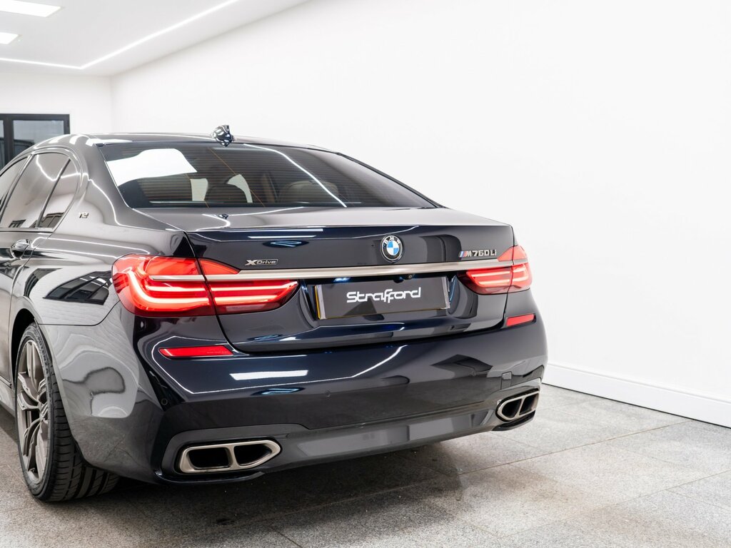 BMW 7 Series Saloon 2.0 Black #15