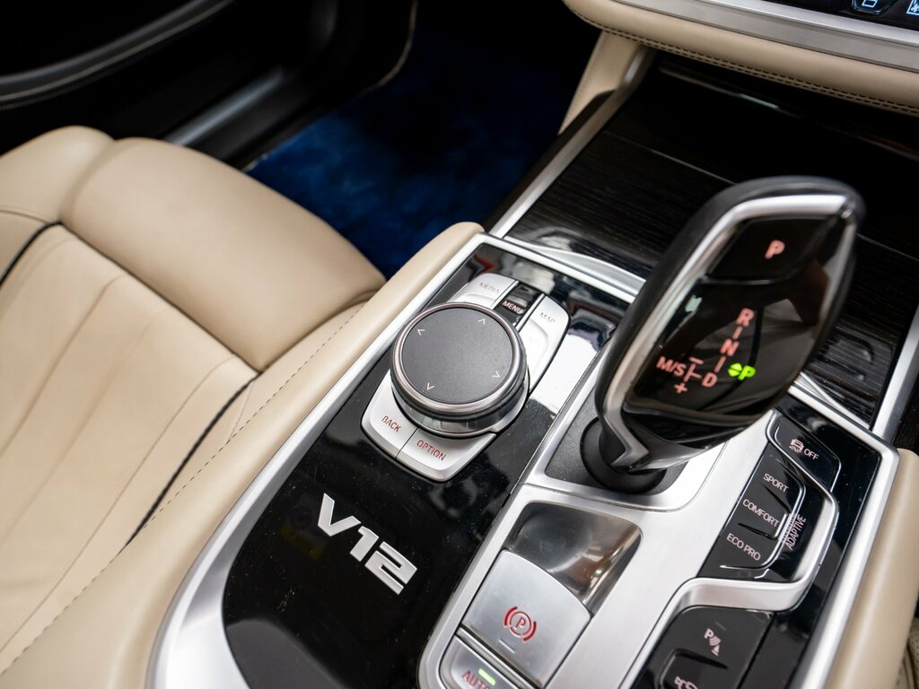 BMW 7 Series Saloon 2.0 Black #37