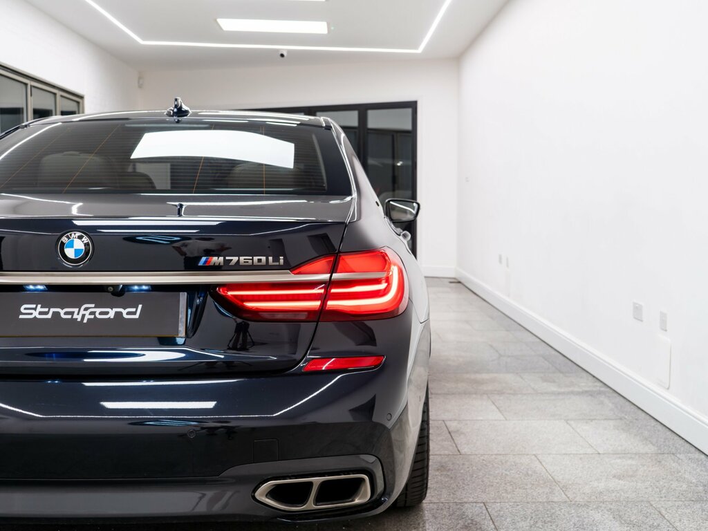 BMW 7 Series Saloon 2.0 Black #13