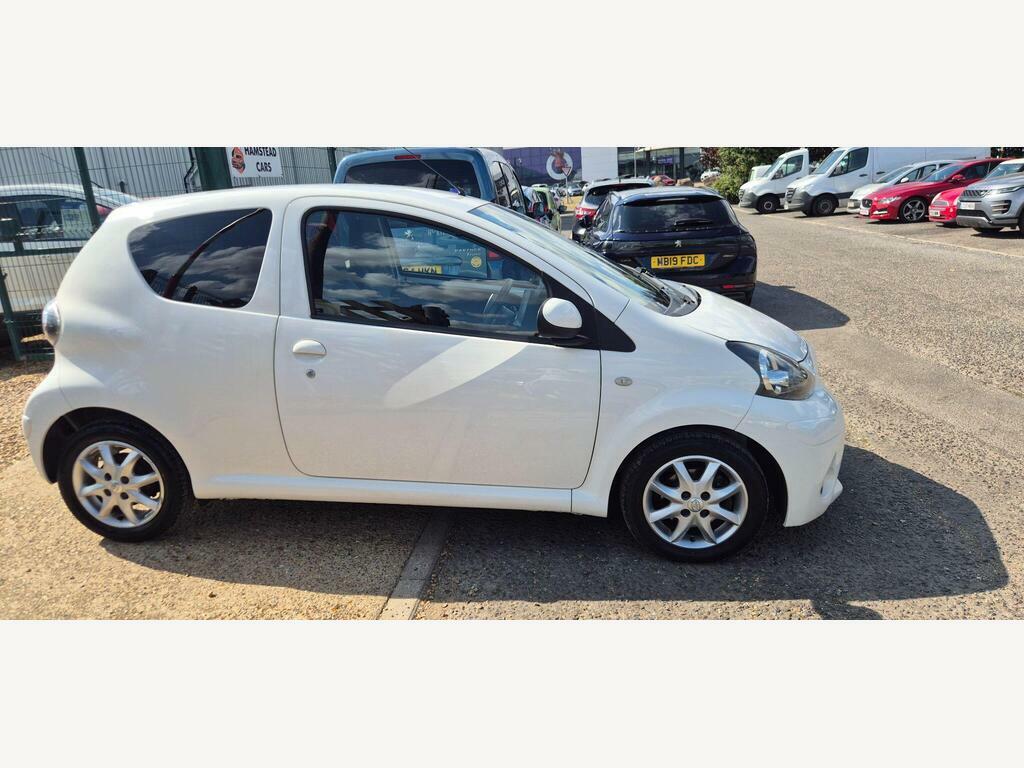 Toyota Aygo 1.0 Vvt-i Mode Euro 5 White #2