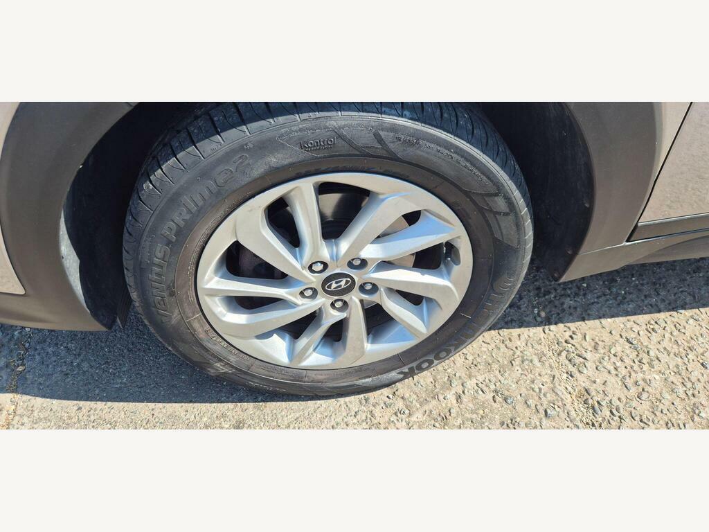 Hyundai Tucson 1.7 Crdi Blue Drive Se Nav Euro 6 S S White #6