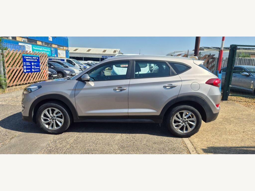 Hyundai Tucson 1.7 Crdi Blue Drive Se Nav Euro 6 S S White #4