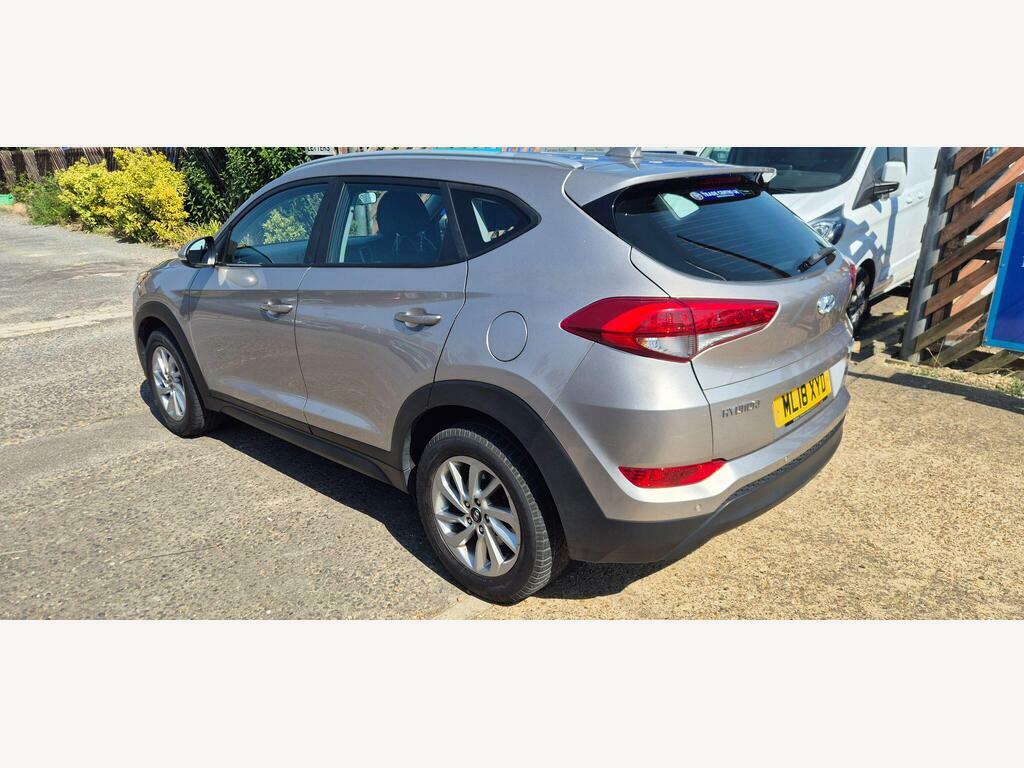 Hyundai Tucson 1.7 Crdi Blue Drive Se Nav Euro 6 S S White #3