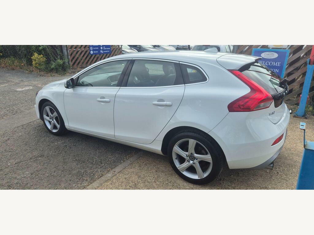 Volvo V40 2.0 D2 R-design Lux Nav Euro 6 S S White #4