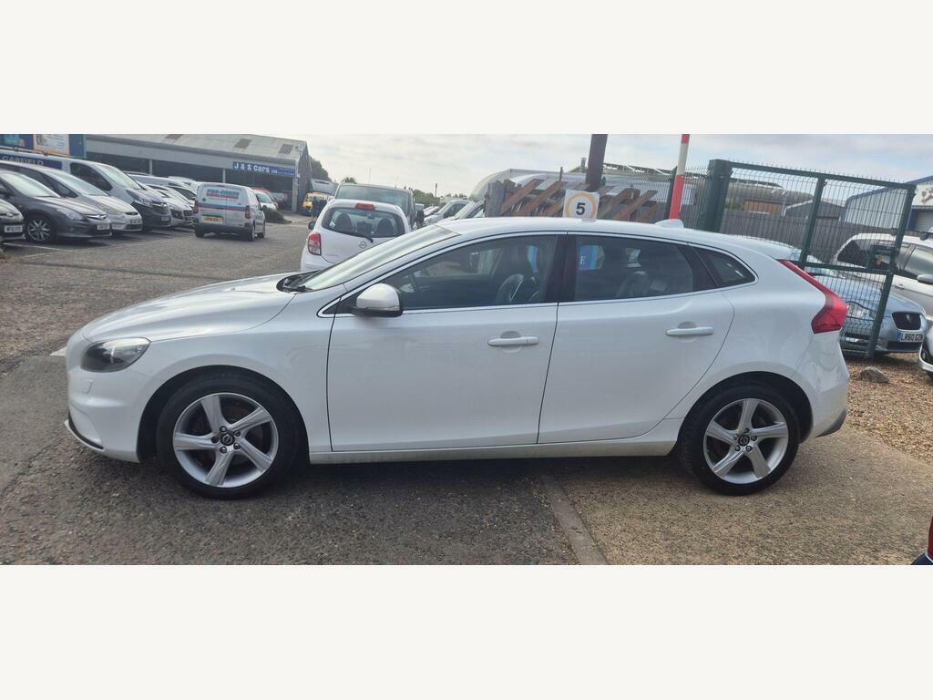 Volvo V40 2.0 D2 R-design Lux Nav Euro 6 S S White #5