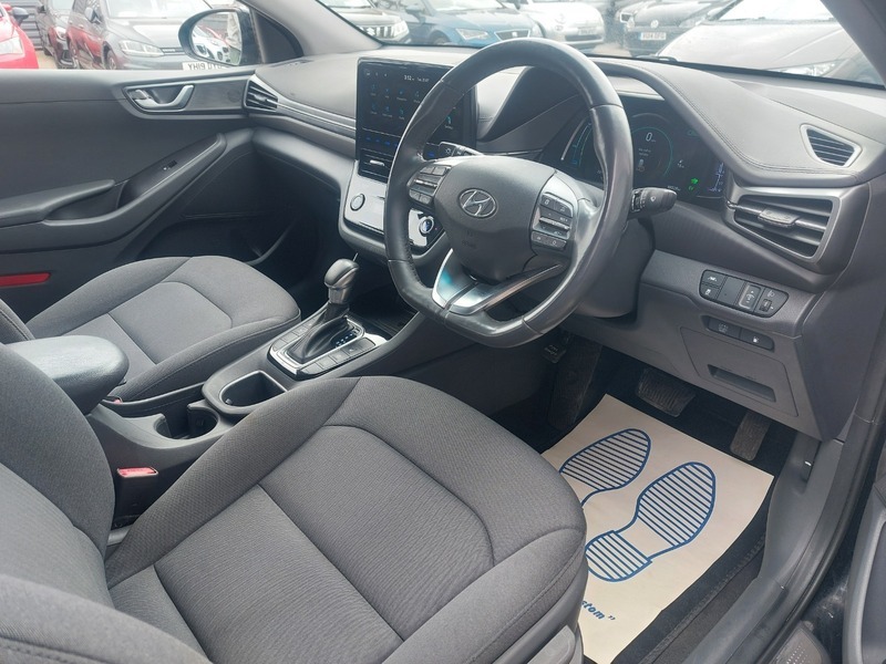 Hyundai Ioniq Premium Black #6