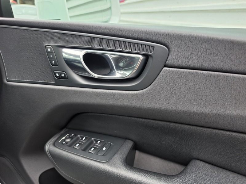 Volvo XC60 D4 Momentum Pro Awd Grey #33