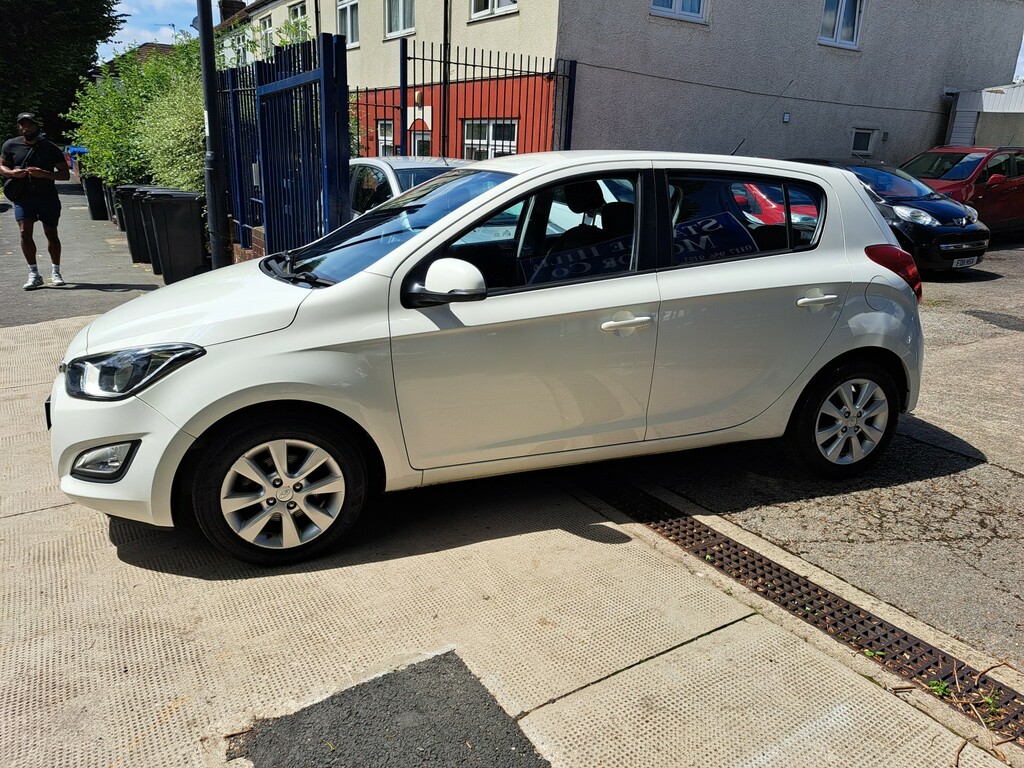 Hyundai I20 1.2 Active White #2