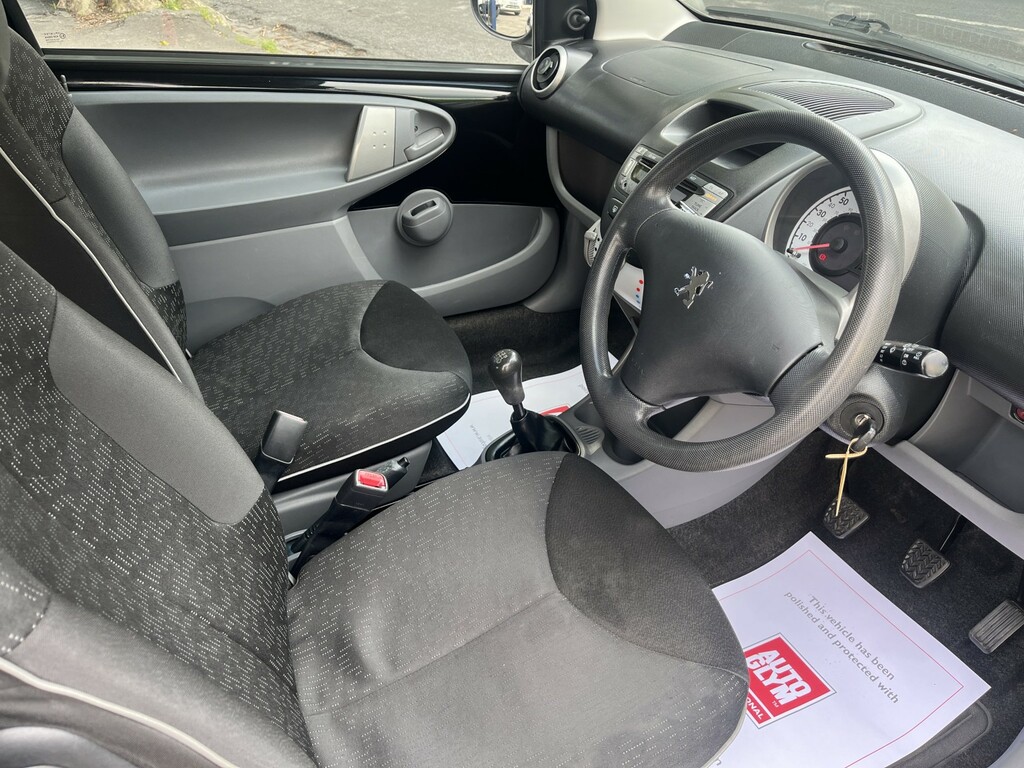 Peugeot 107 1.0 12V Urban Black #4