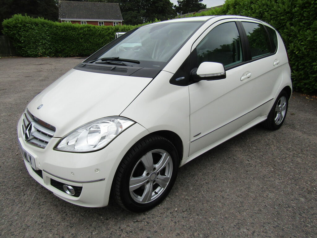 Mercedes-Benz A Class 1.5 Blueefficiency Avantgarde Se Grey #3