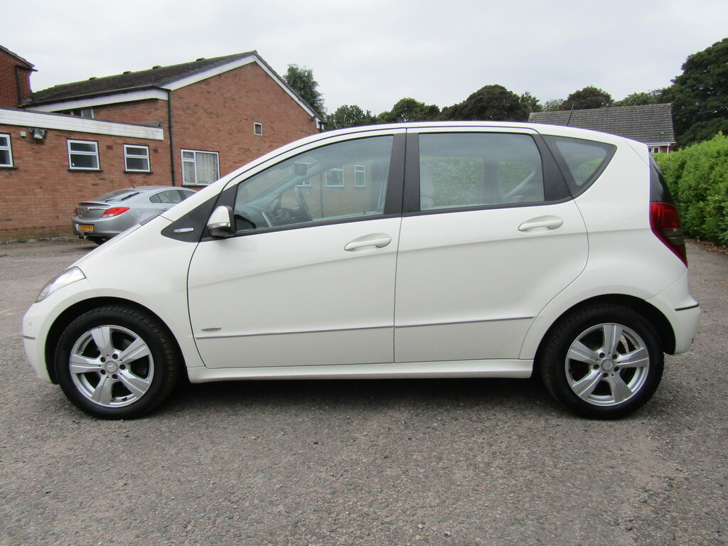 Mercedes-Benz A Class 1.5 Blueefficiency Avantgarde Se Grey #4