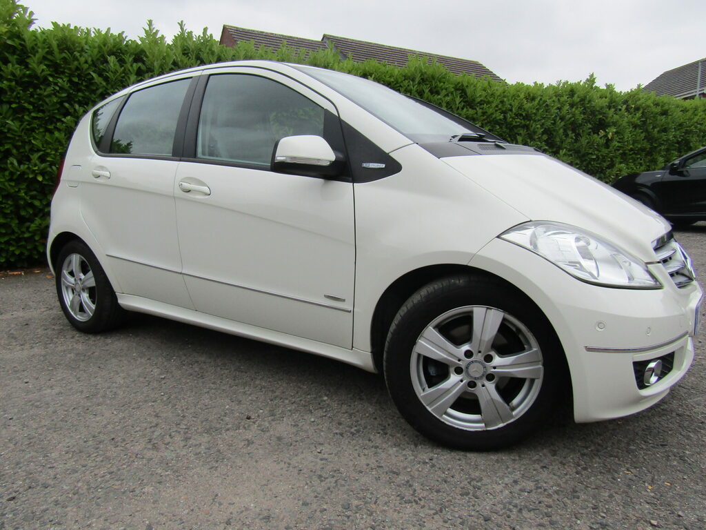 Mercedes-Benz A Class 1.5 Blueefficiency Avantgarde Se Grey #1