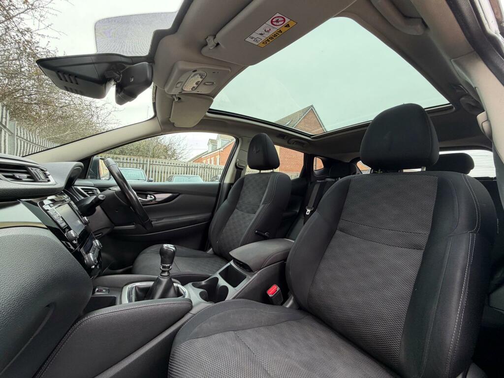 Nissan Qashqai 1.6 Dig-t N-connecta 2Wd Euro 6 Ss HW66EWF Black #2