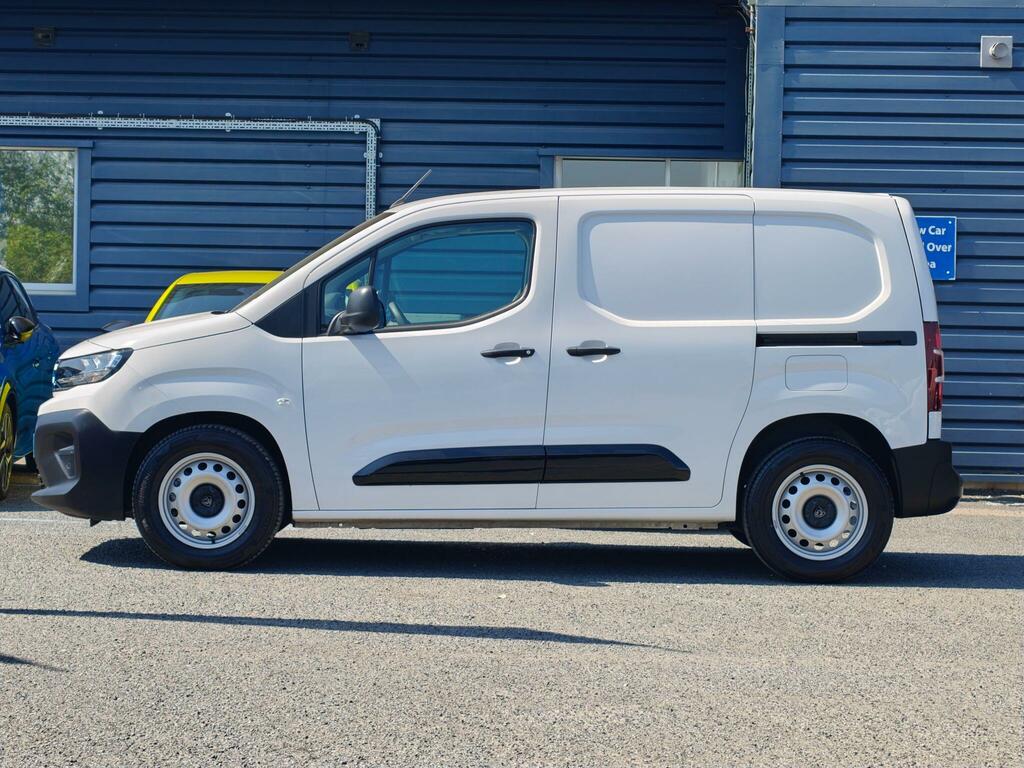 Peugeot E-Partner 800 52Kwh Professional Standard Panel Van Swb RV74XFL White #4