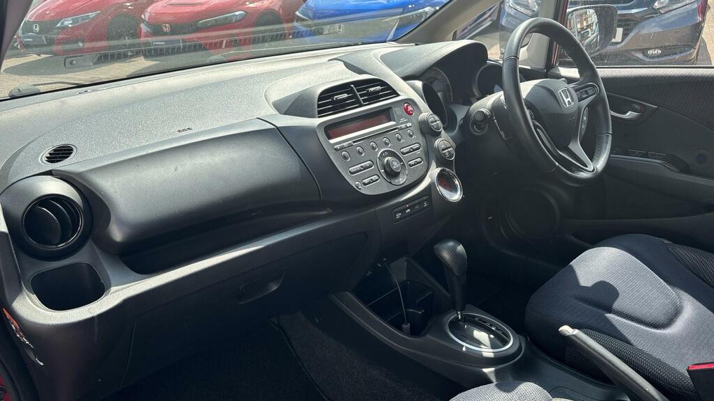 Honda Jazz 1.4 I-vtec Es Plus Hatchback Cvt Euro 5 Red #2