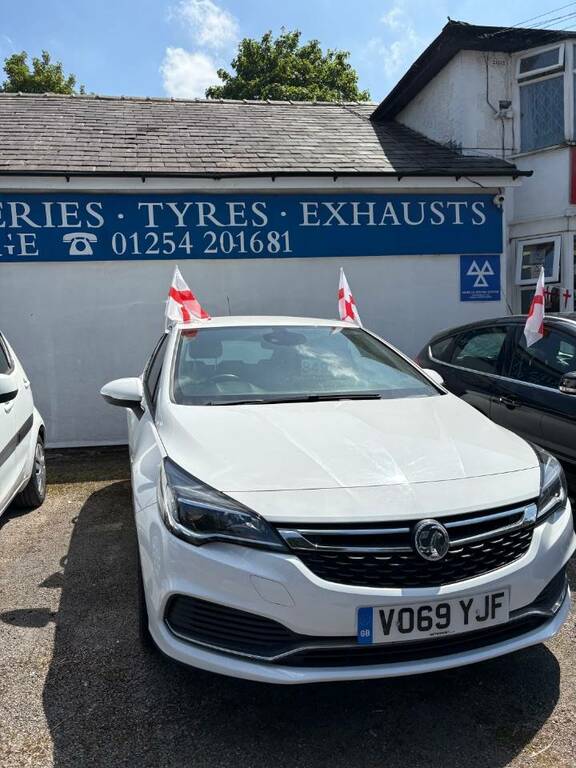 Vauxhall Astra 1.4T 16V 150 Sri Vx-line Nav - 2019 69 VO69YJF White #4