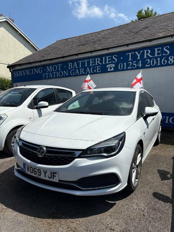 Vauxhall Astra 1.4T 16V 150 Sri Vx-line Nav - 2019 69 VO69YJF White #2