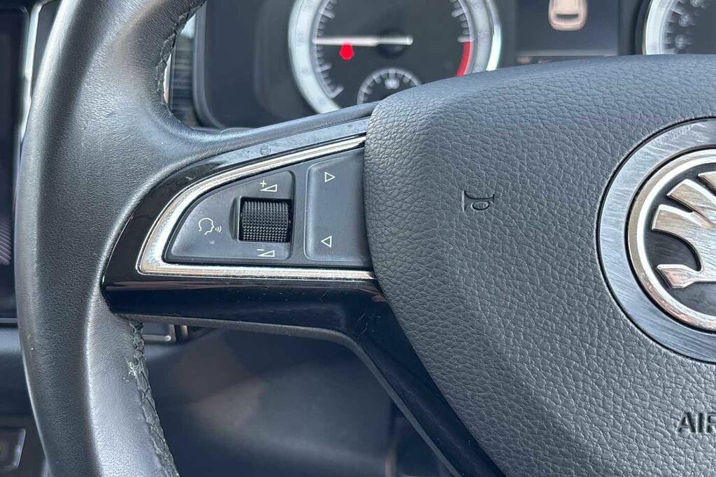 Skoda Kodiaq 1.5 Tsi Act Se Suv Dsg White #17
