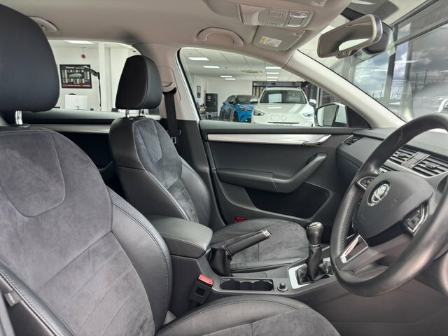 Skoda Octavia Tdi Se L Estate White #3