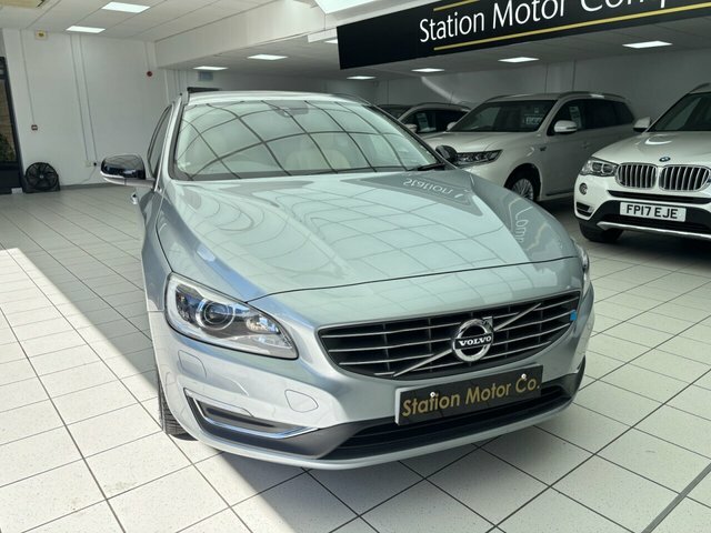 Volvo V60 D5 Twin Engine Se Silver #3