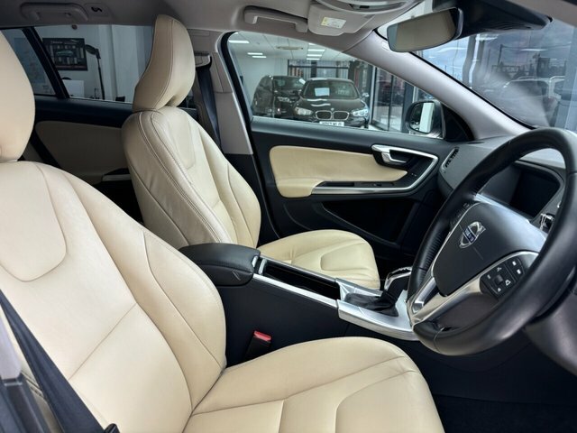Volvo V60 D5 Twin Engine Se Silver #3