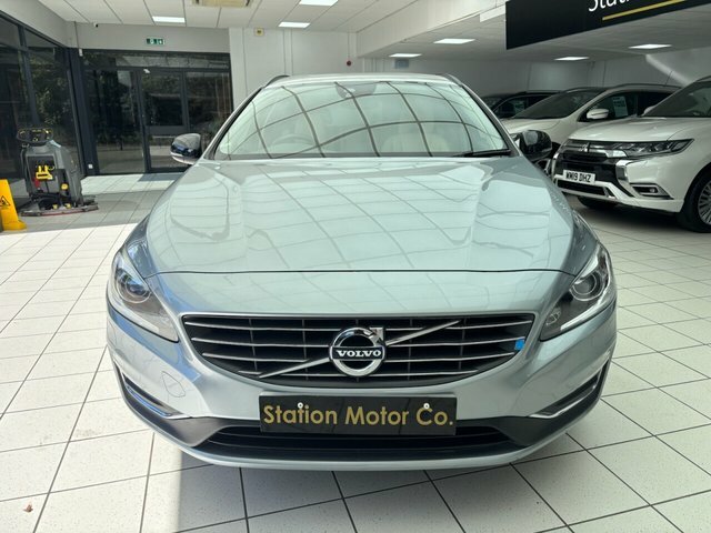 Volvo V60 D5 Twin Engine Se Silver #4