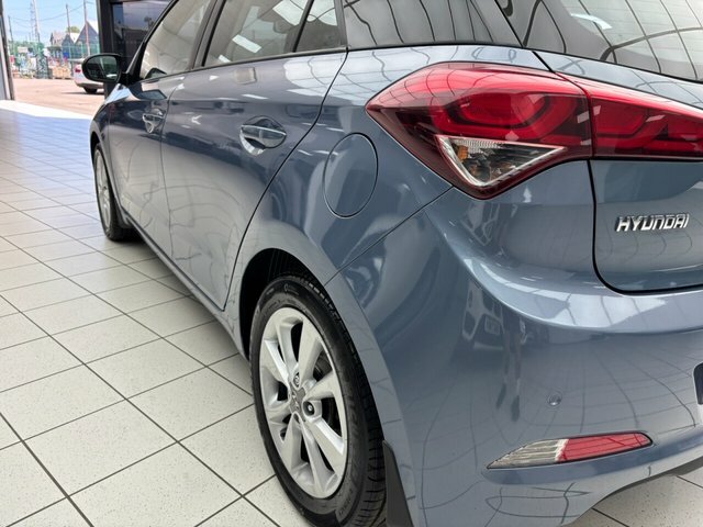 Hyundai I20 Se White #16