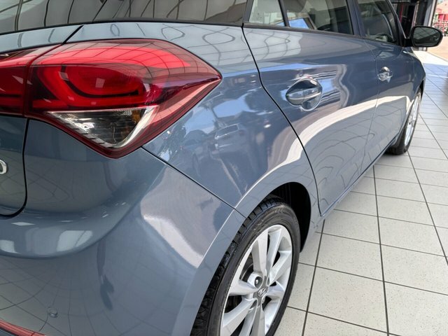 Hyundai I20 Se White #17