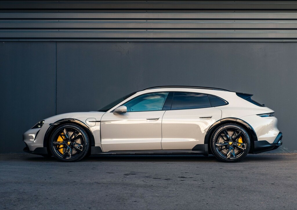 Porsche Taycan Performance Plus 93.4Kwh Turbo S Cross Turismo
