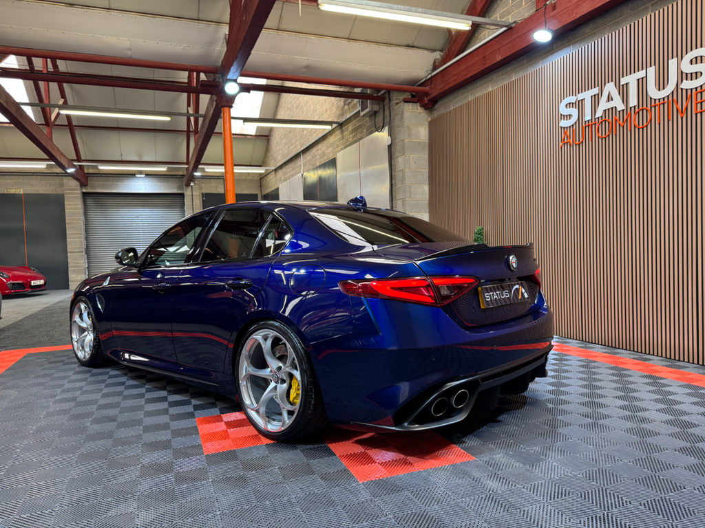 Alfa Romeo Giulia 2.9 V6 Bi-turbo Quadrifoglio Saloon Aut
