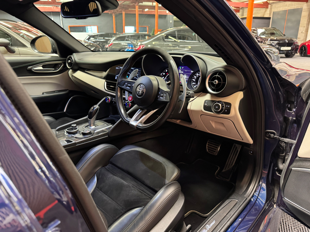Alfa Romeo Giulia 2.9 V6 Bi-turbo Quadrifoglio Saloon Aut #2