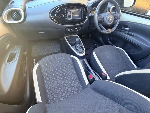 Toyota Aygo X 1.0 Vvt-i Edge Canvas Hatchback X-shift Beige #3