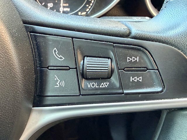 Alfa Romeo Giulia 2.0T Nero Edizione Saloon Euro 6 Blue #47
