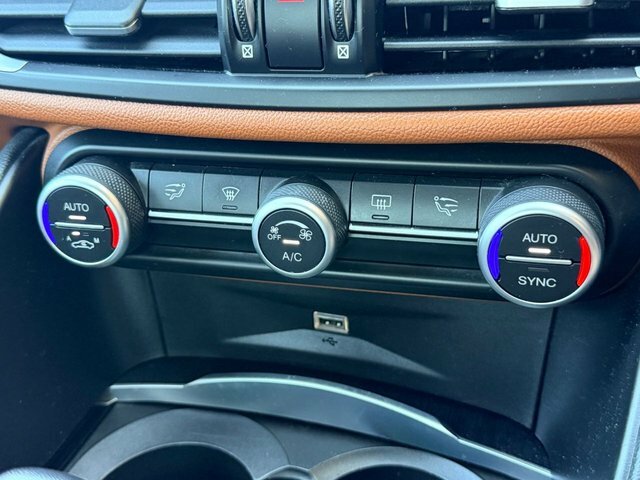 Alfa Romeo Giulia 2.0T Nero Edizione Saloon Euro 6 Blue #41