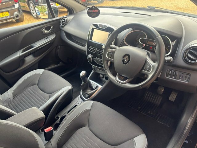 Renault Clio 0.9 Tce Dynamique S Nav Hatchback Manua LY65FXZ Black #2