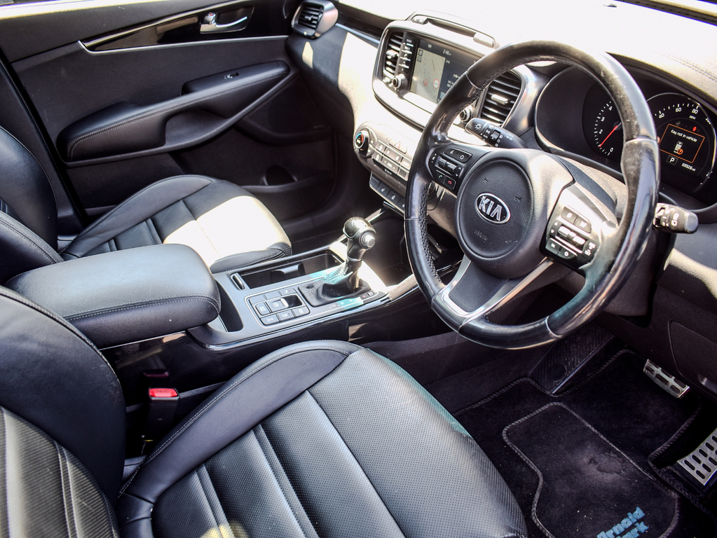 Kia Sorento Red #7