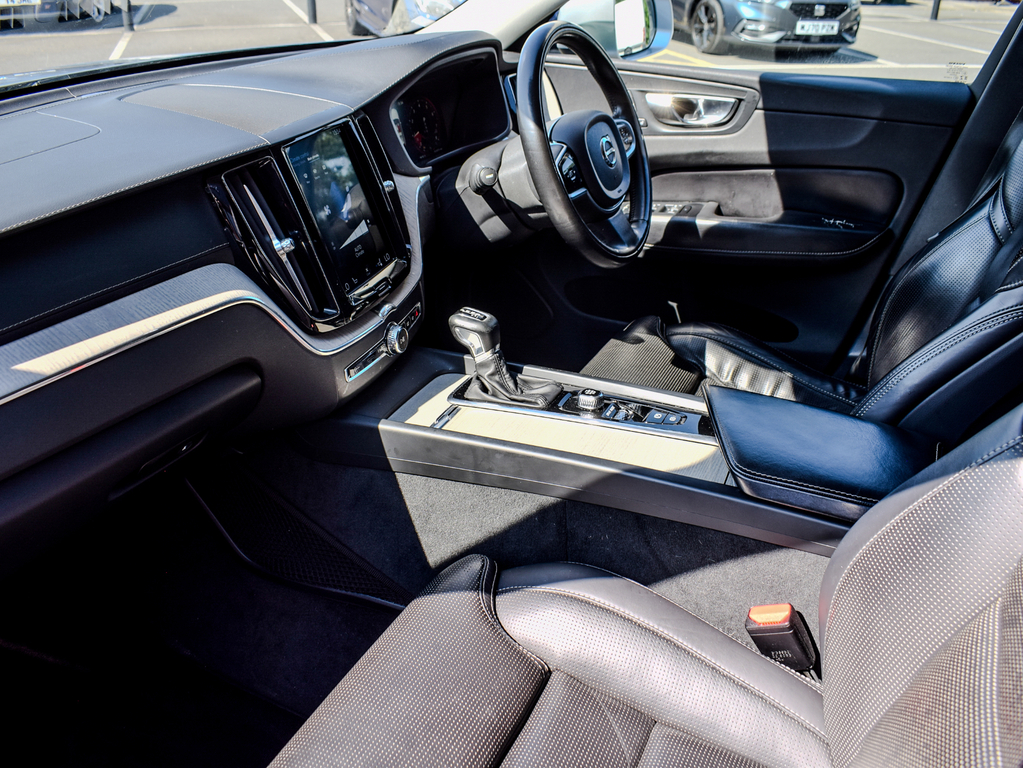 Volvo XC60 D4 R-design Silver #10
