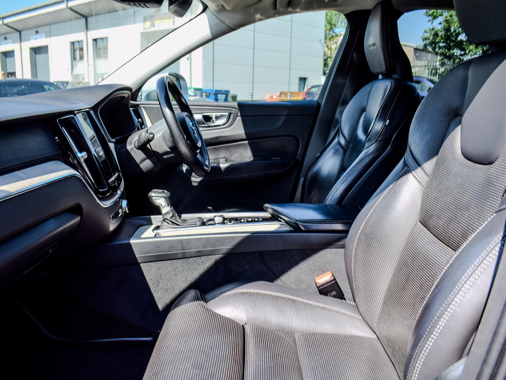 Volvo XC60 D4 R-design Silver #11