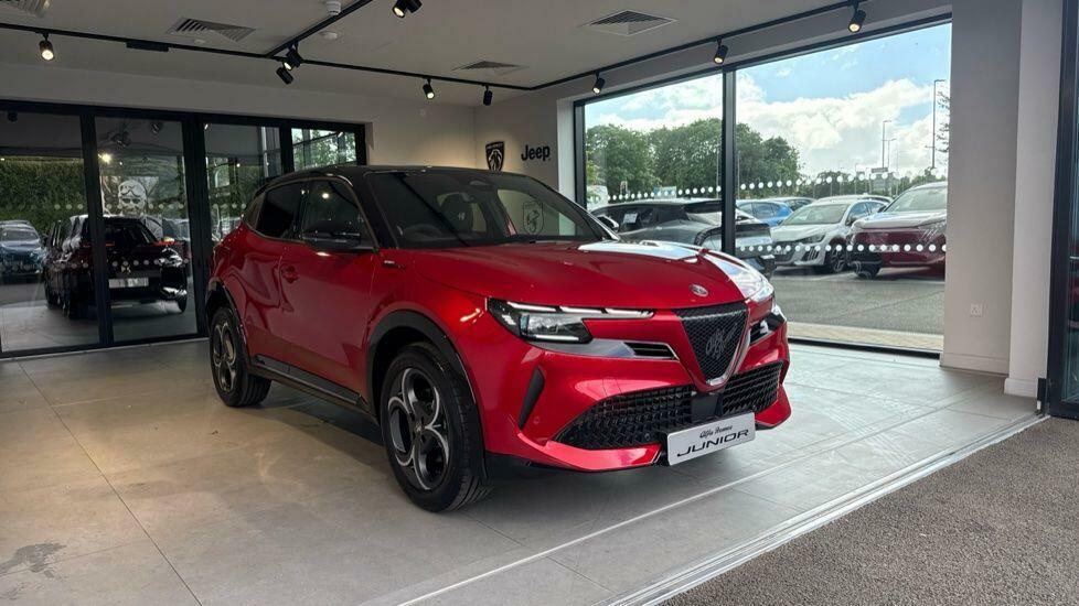 Alfa Romeo Junior 54Kwh Elettrica Speciale Red