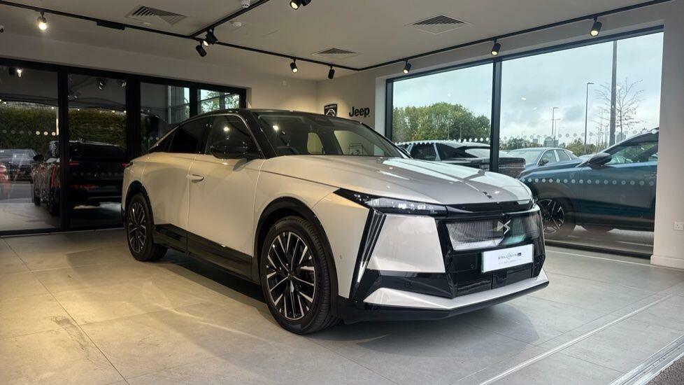 DS DS 3 Crossback E-tense 74Kwh Pallas Coupe White