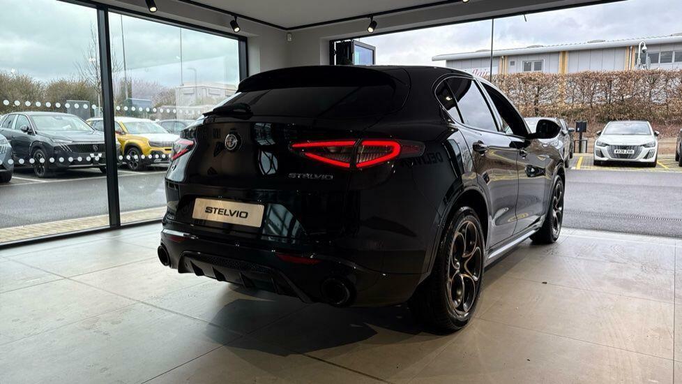 Alfa Romeo Stelvio 2.0T Intensa Q4 Awd Euro 6 Ss Black #4