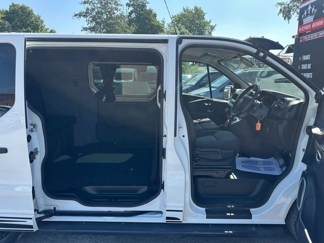 Vauxhall Vivaro Mpv White #8